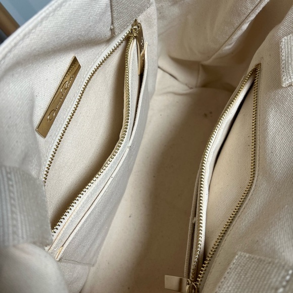 Oscar de la Renta Cream and White Floral Tote - Picture 7 of 7